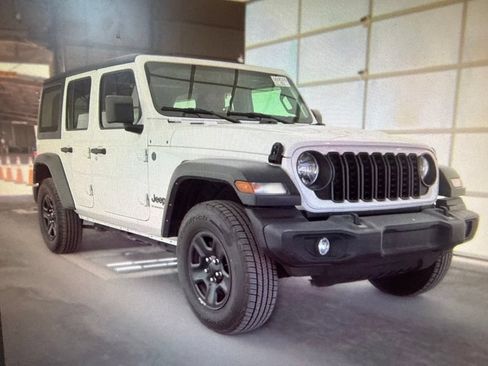 Used 2024 Jeep Wrangler Unlimited Sport AWD/4WD image 2