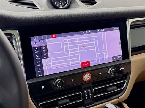 Certified 2025 Porsche Macan image 20