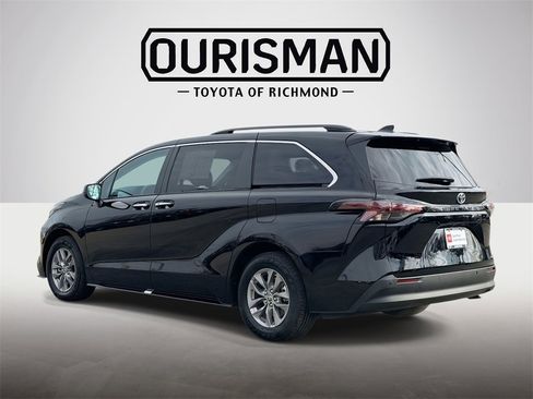 Certified 2024 Toyota Sienna XLE image 22