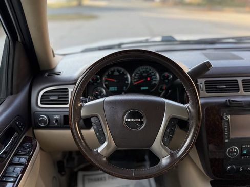 Used 2012 GMC Yukon XL Denali image 24