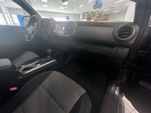 Used 2020 Toyota Tacoma TRD Sport image 30