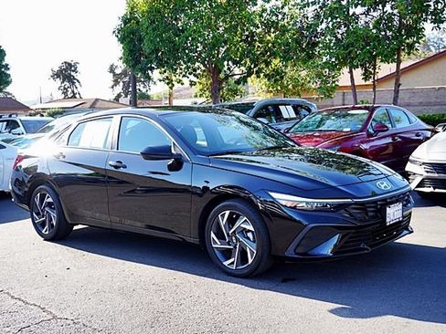 Certified 2025 Hyundai Elantra Sport FWD image 6