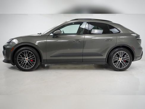 Used 2025 Porsche Macan 4S Electric image 2