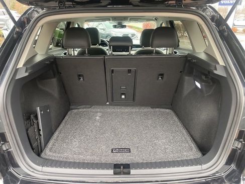 Certified 2025 Volkswagen Taos SE w/ Panoramic Sunroof Package image 9