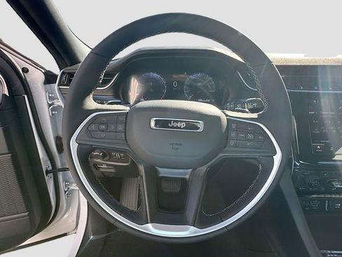 New 2025 Jeep Grand Cherokee Laredo w/ Luxury Tech Group I image 12