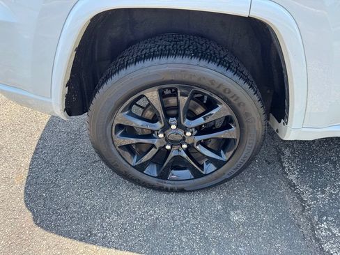 Used 2021 Jeep Grand Cherokee Laredo X AWD/4WD image 29