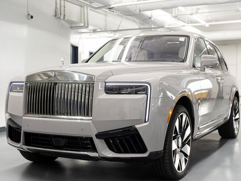 New 2026 Rolls-Royce Cullinan AWD/4WD image 2
