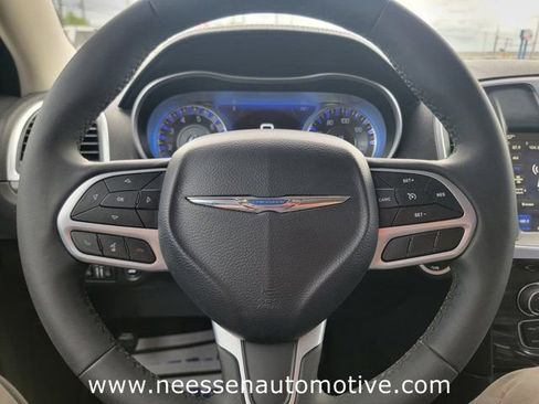 Used 2022 Chrysler 300 Touring L RWD image 18