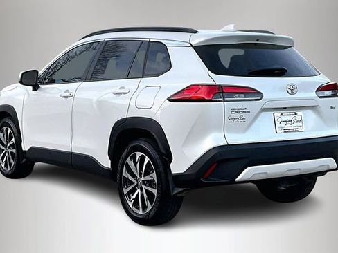 Used 2024 Toyota Corolla Cross XLE w/ Convenience Package image 4