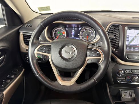 Used 2018 Jeep Cherokee Limited image 12