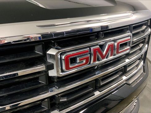Used 2025 GMC Acadia Elevation AWD/4WD image 29