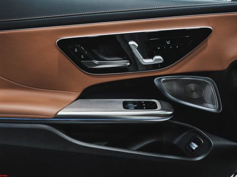 Used 2025 Mercedes-Benz CLE 300 4MATIC Coupe image 12