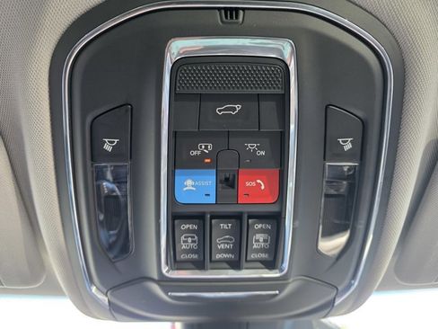 Used 2023 Jeep Grand Cherokee 4WD 4xe image 12