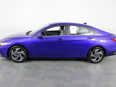 Used 2025 Hyundai Elantra Limited image 10