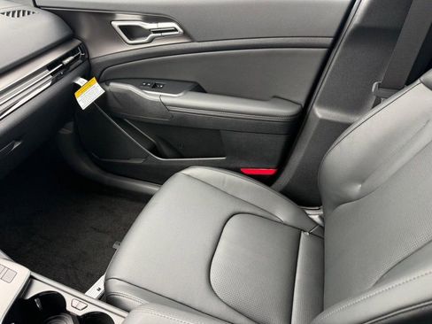 New 2026 Kia Sportage EX FWD image 17