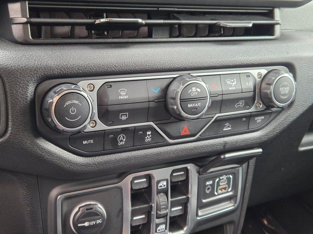 Used 2025 Jeep Wrangler Unlimited Sport AWD/4WD image 24