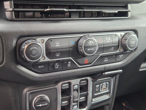 Used 2025 Jeep Wrangler Unlimited Sport AWD/4WD image 24