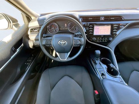 Used 2020 Toyota Camry LE image 6