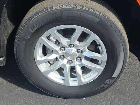 Used 2024 Chevrolet Suburban LT AWD/4WD image 12