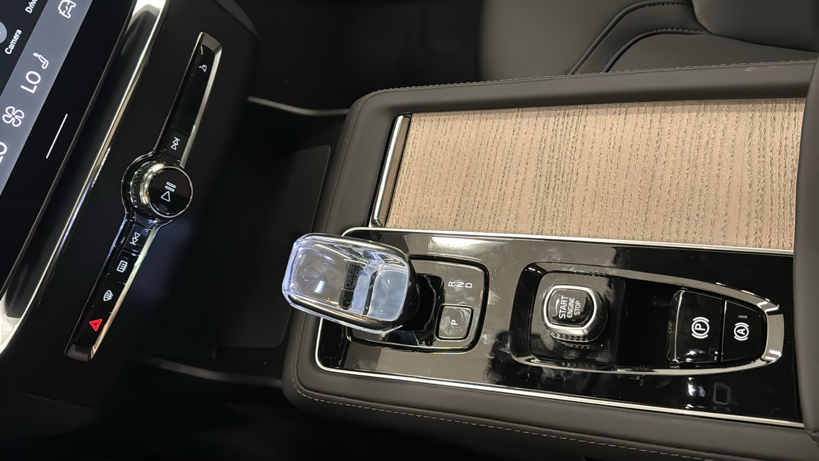 New 2026 Volvo XC90 T8 Plus w/ Protection Package Premier AWD/4WD image 19