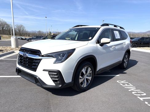 Used 2025 Subaru Ascent Premium image 3