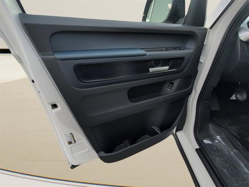 New 2025 Volkswagen ID. Buzz Pro S image 13