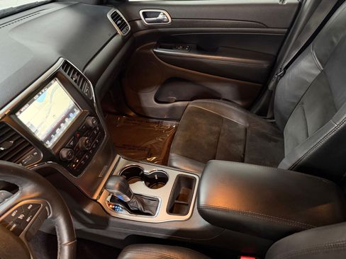 Used 2017 Jeep Grand Cherokee Altitude RWD image 37
