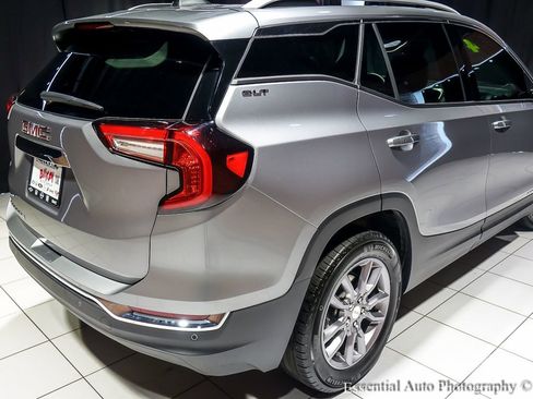 Used 2024 GMC Terrain SLT w/ Infotainment Package II FWD image 11