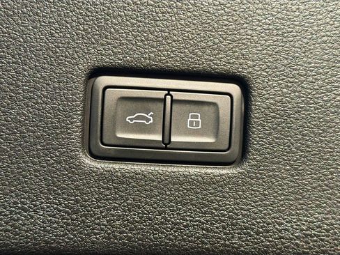 Used 2022 Audi Q8 Premium Plus image 14