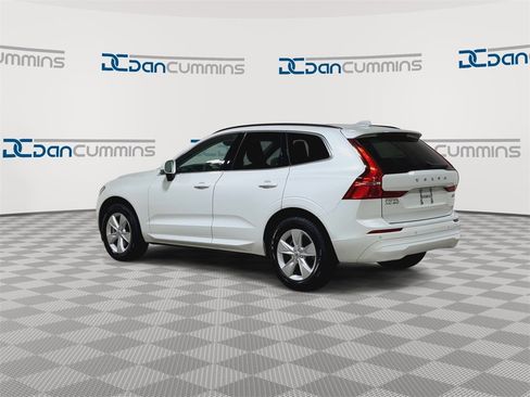 Used 2022 Volvo XC60 B5 Momentum image 6