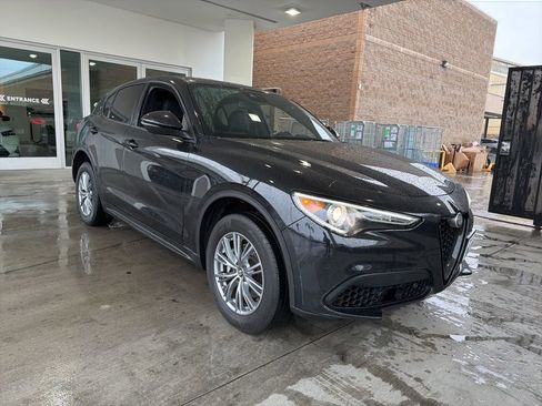 Used 2023 Alfa Romeo Stelvio Sprint image 9