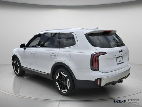 Certified 2024 Kia Telluride EX w/ EX Captain's Chair Package FWD image 8