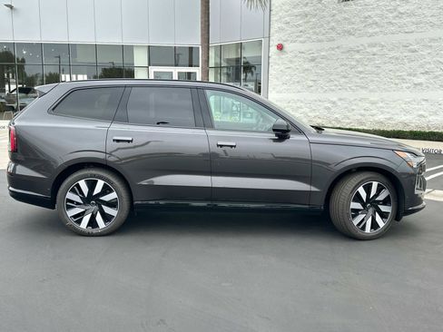 New 2025 Volvo EX90 Plus image 3