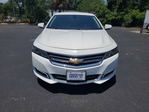Used 2019 Chevrolet Impala LT FWD image 2