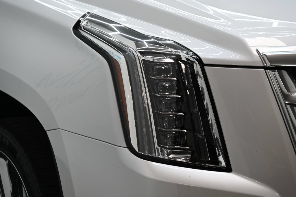 Used 2018 Cadillac Escalade Platinum AWD/4WD image 9