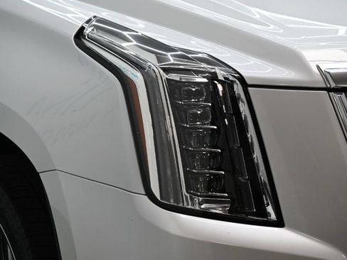 Used 2018 Cadillac Escalade Platinum AWD/4WD image 9