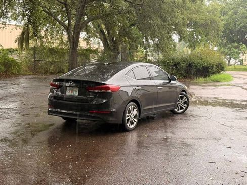 Used 2017 Hyundai Elantra Limited w/ Limited Tech Package 04 FWD image 5
