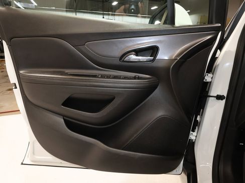 Used 2022 Buick Encore Preferred w/ Safety Package image 21