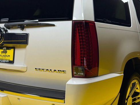 Used 2012 Cadillac Escalade Platinum AWD/4WD image 10
