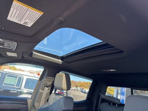 Used 2024 Chevrolet Silverado 1500 ZR2 image 2