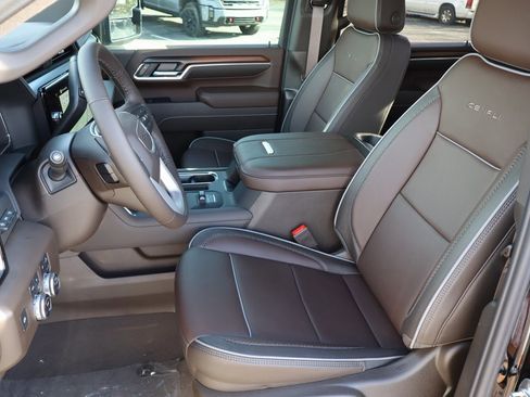 New 2025 GMC Sierra 2500 Denali w/ Denali Reserve Package image 13