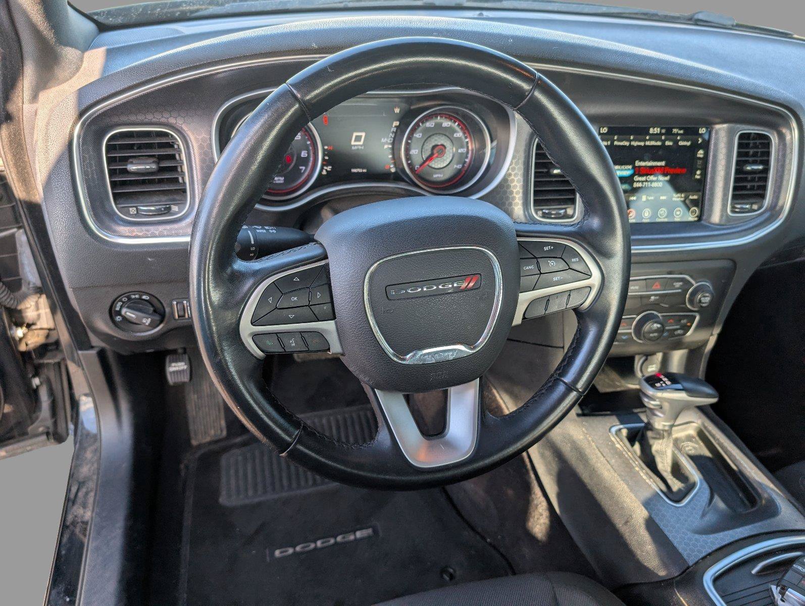 Used 2017 Dodge Charger SXT w/ Navigation & Travel Group RWD image 4