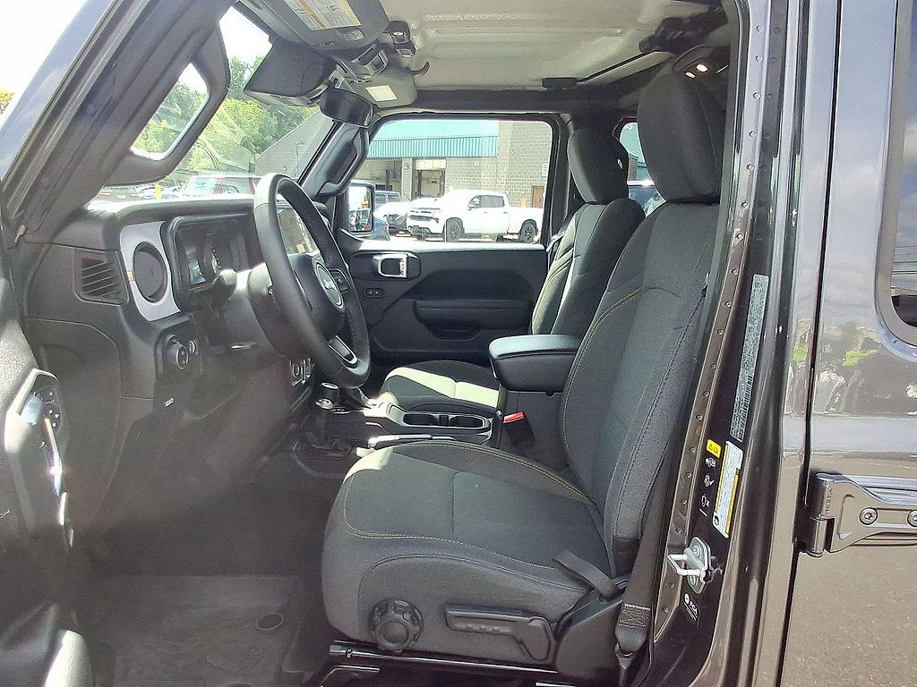 Used 2025 Jeep Gladiator Sport AWD/4WD image 17