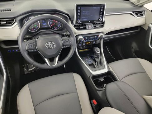 Used 2019 Toyota RAV4 XLE Premium image 33