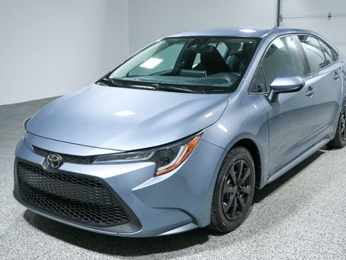 Used 2020 Toyota Corolla LE FWD image 29