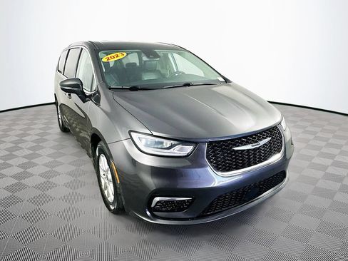 Certified 2023 Chrysler Pacifica Touring-L FWD image 2
