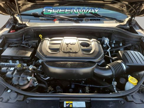 Used 2019 Jeep Grand Cherokee Laredo w/ Laredo X Package image 8