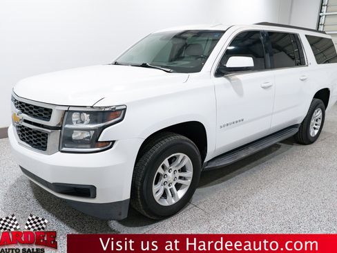Used 2018 Chevrolet Suburban LT image 2