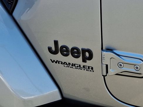 Certified 2021 Jeep Wrangler Unlimited Sahara AWD/4WD image 30