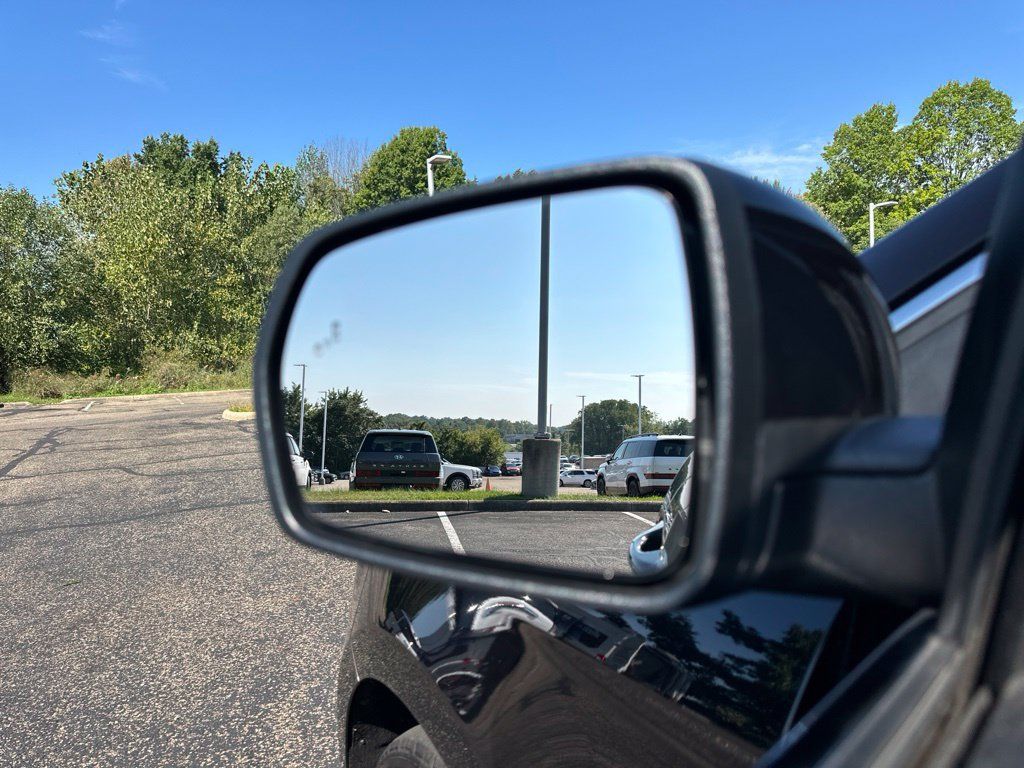 Used 2023 Ford Edge SEL AWD/4WD image 3